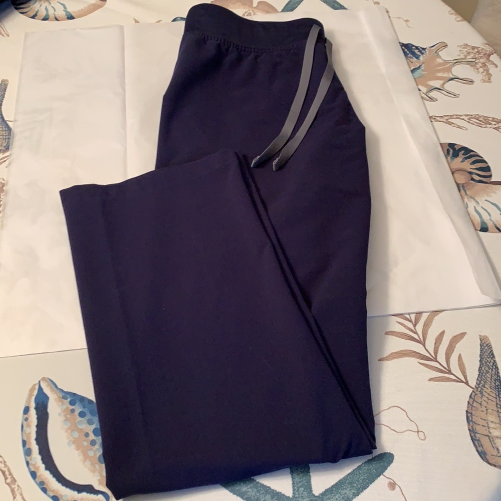 Figs! Size small straight leg Scrub pants!